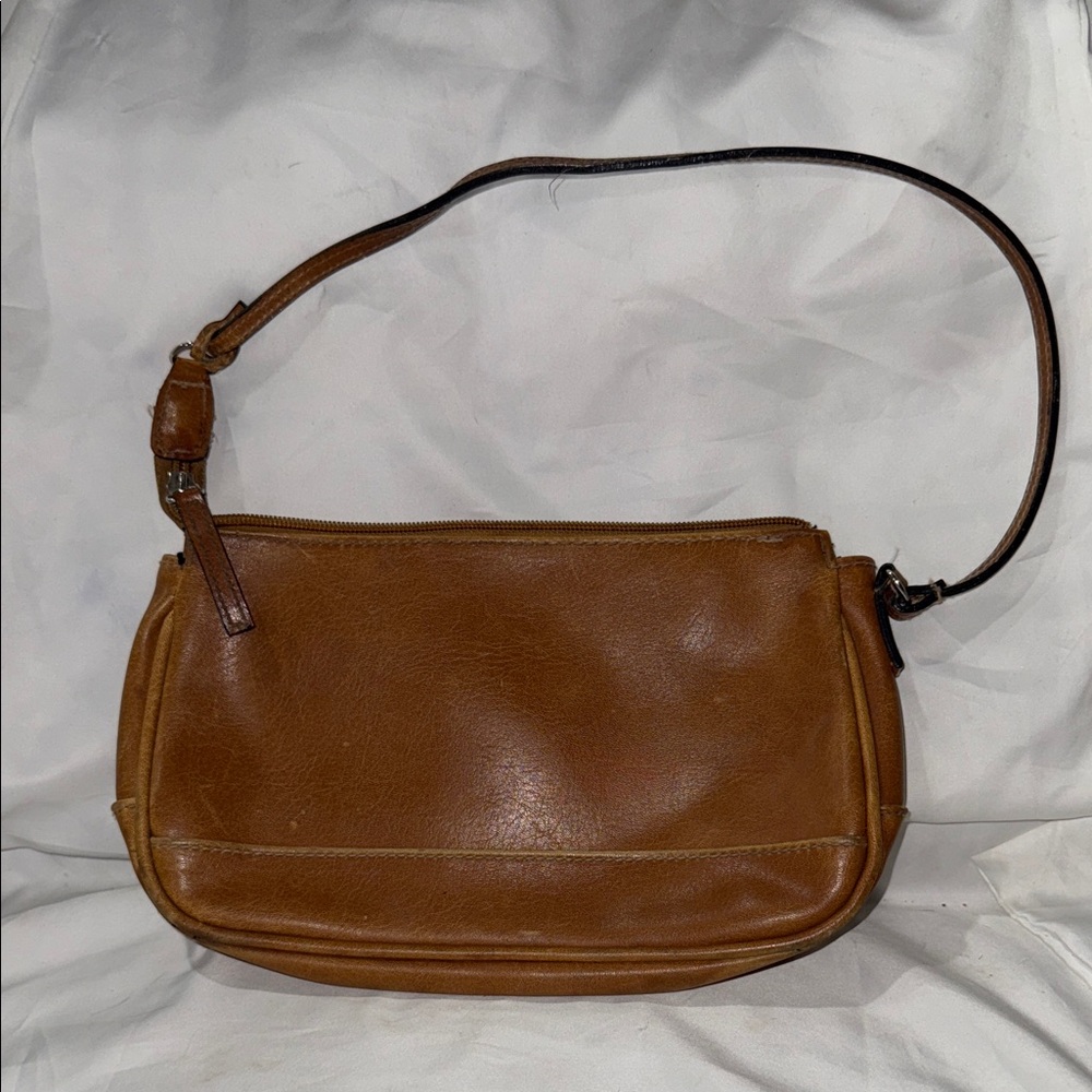 Elegant Tan Leather Shoulder Bag